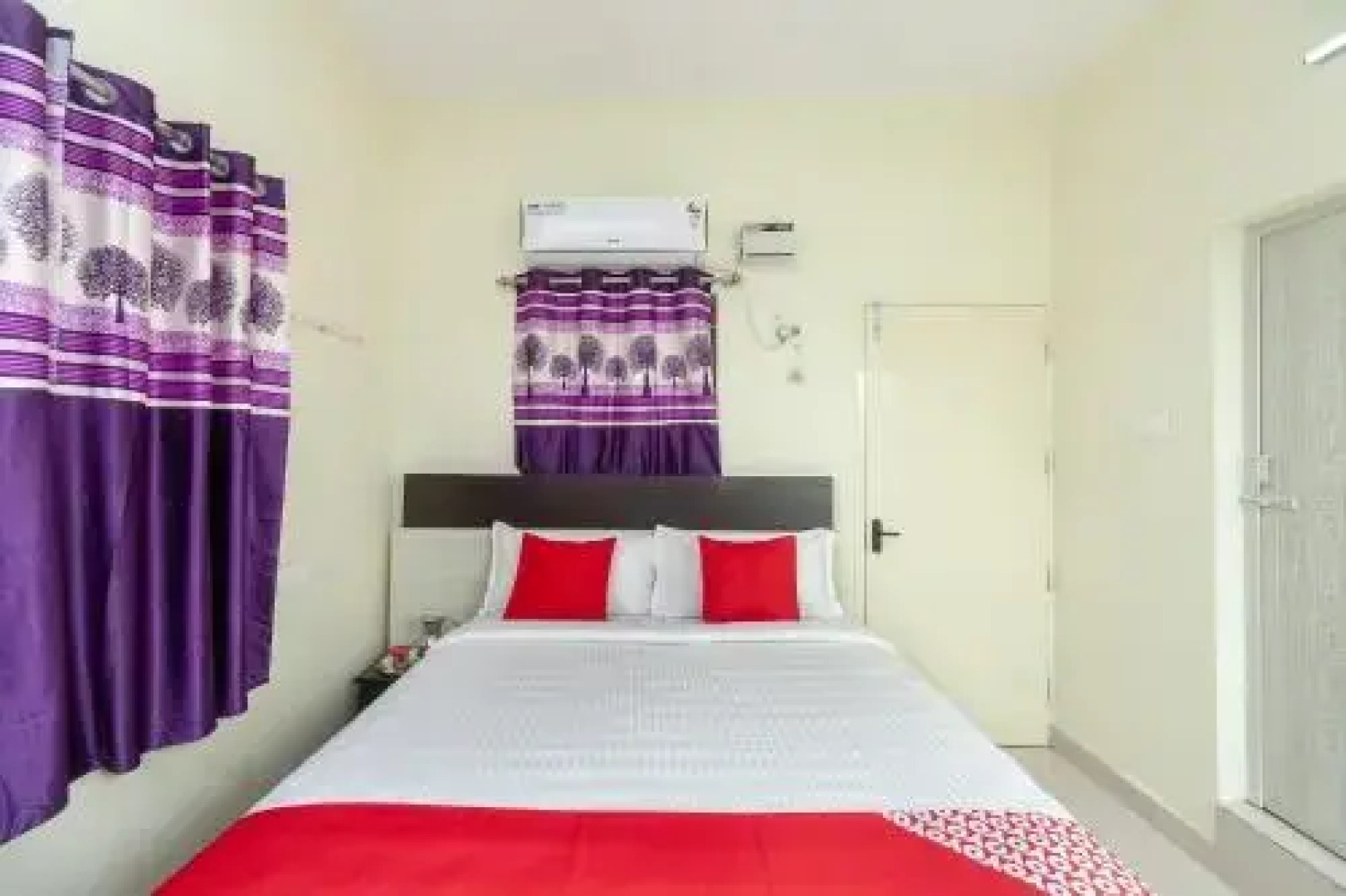 OYO 28658 The Swarg Residence