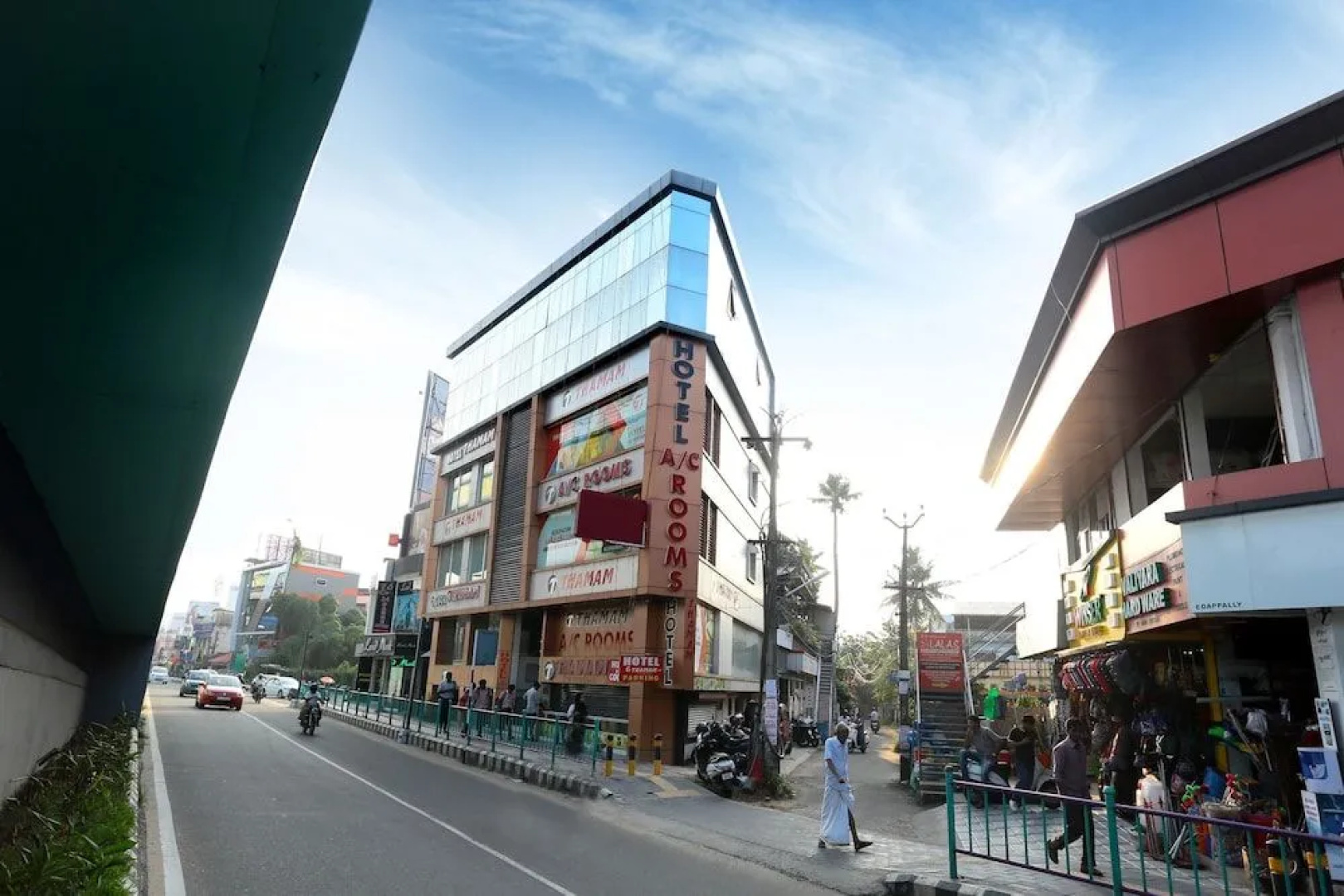 OYO Flagship 25093 Hotel Thamam