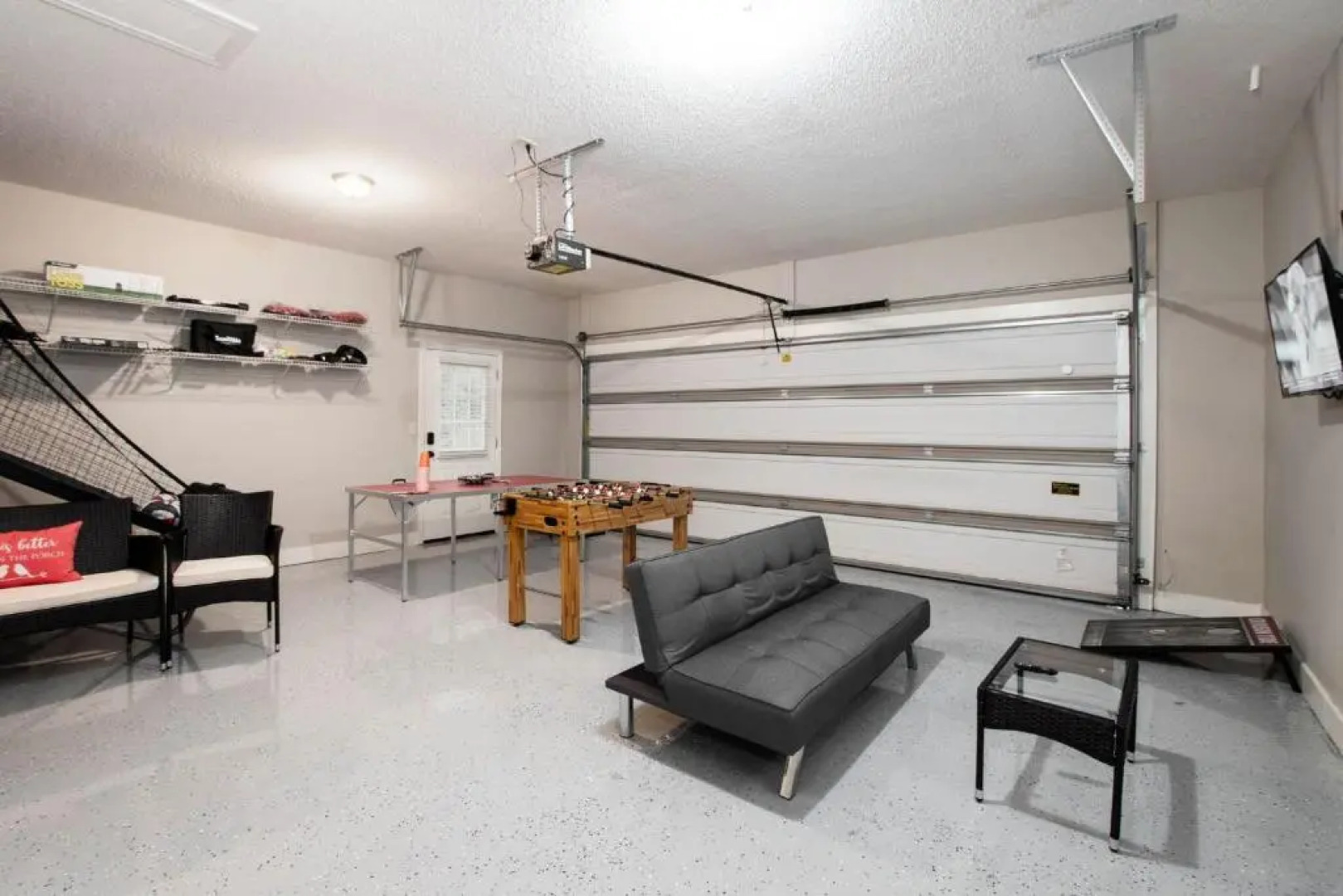 The Crimson Retreat Only 5 Miles to the Stadium BBQ Coffee Games