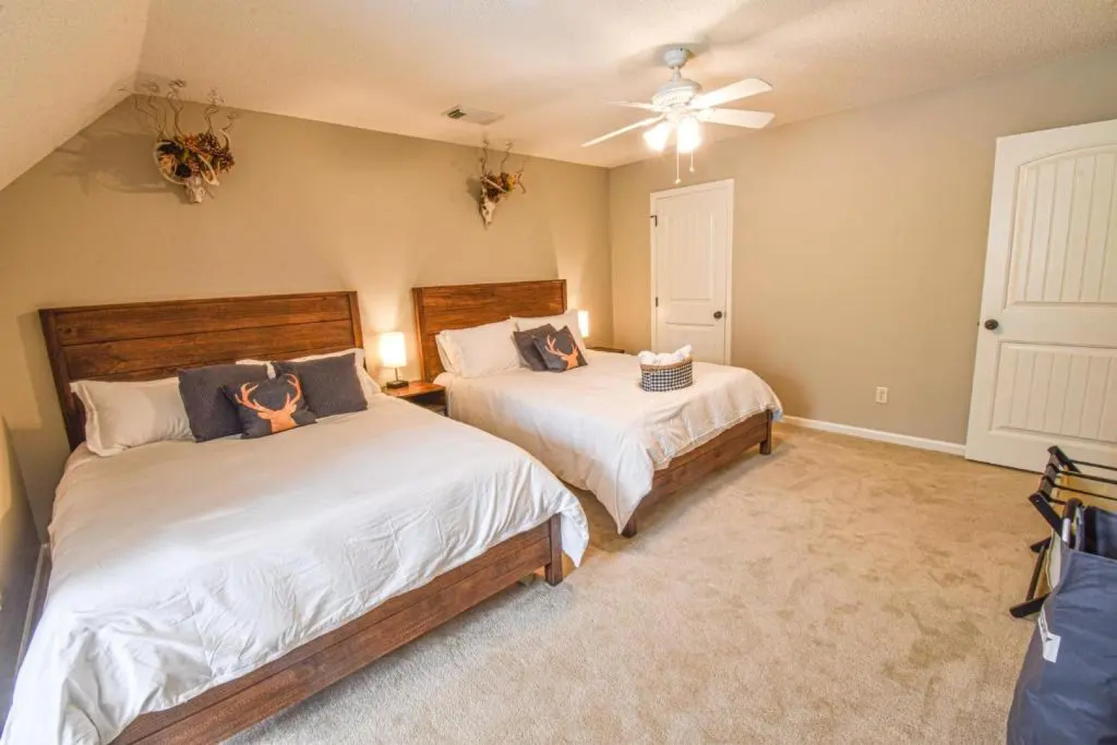 The Crimson Retreat Only 5 Miles to the Stadium BBQ Coffee Games