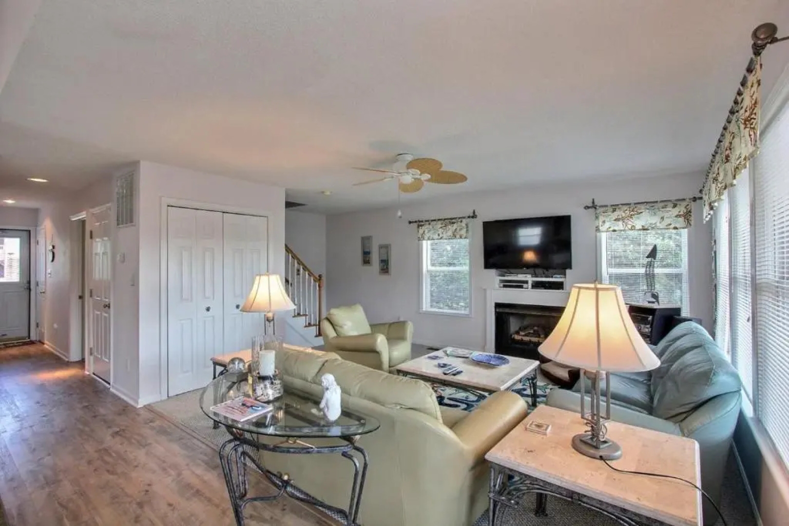 4040 - Paws at the Beach