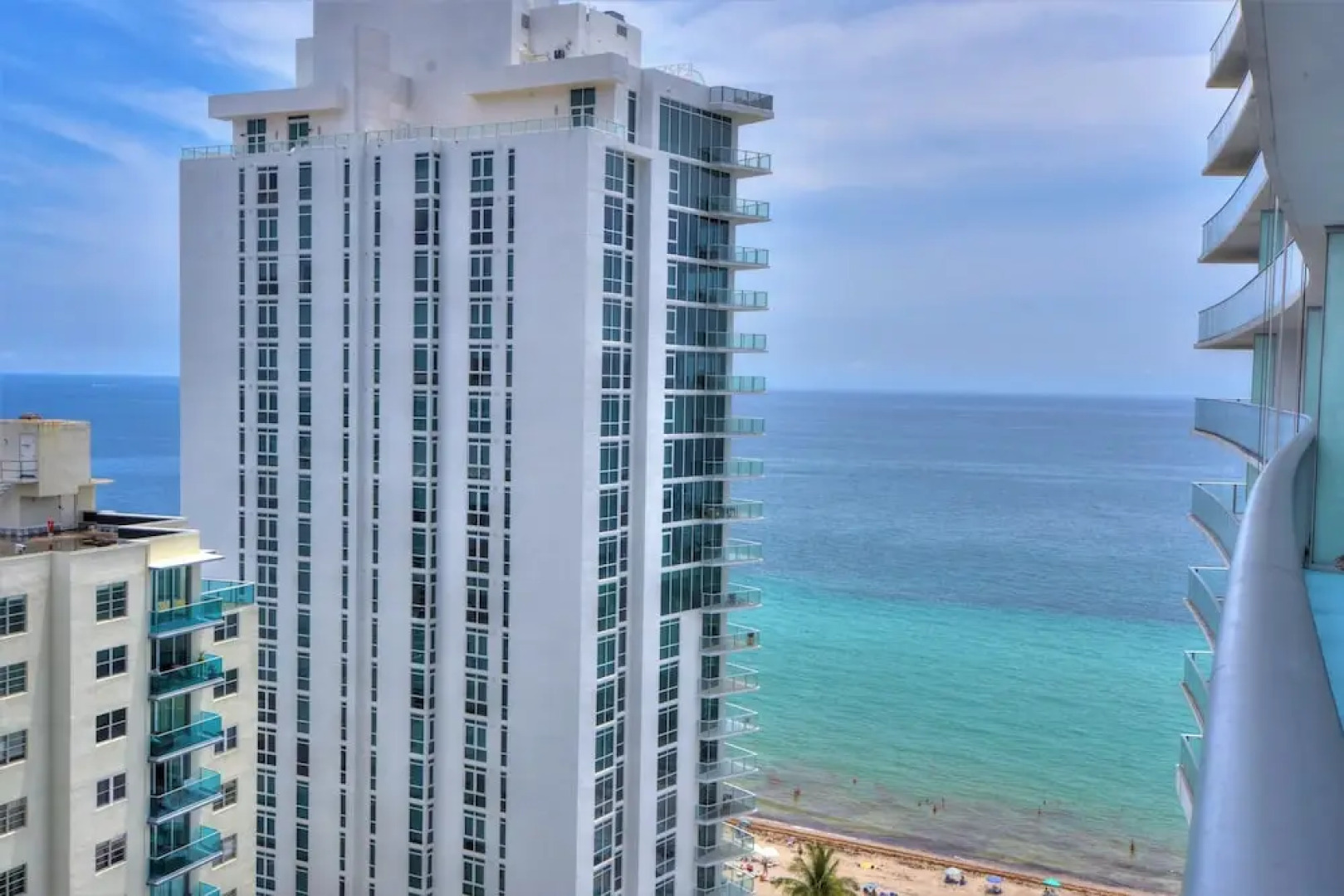 Lyfe Residence Building - Private apts over the beach