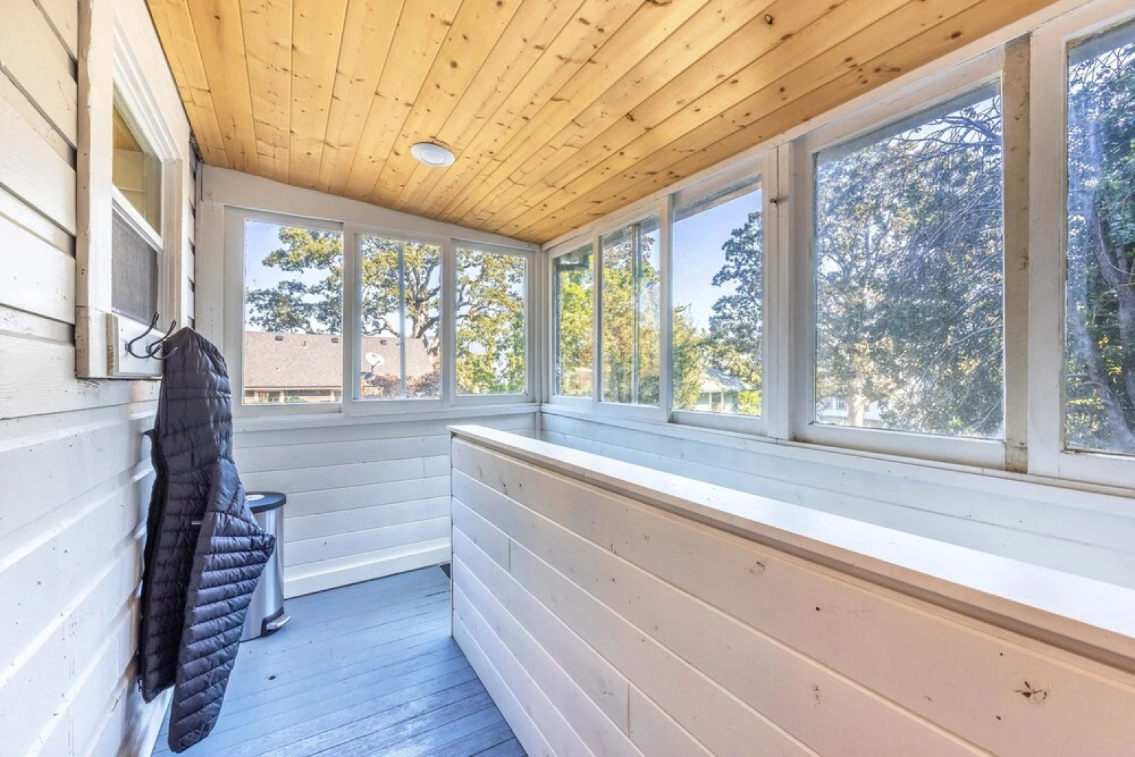 Ava's Castle 2 Bedroom Home by Redawning