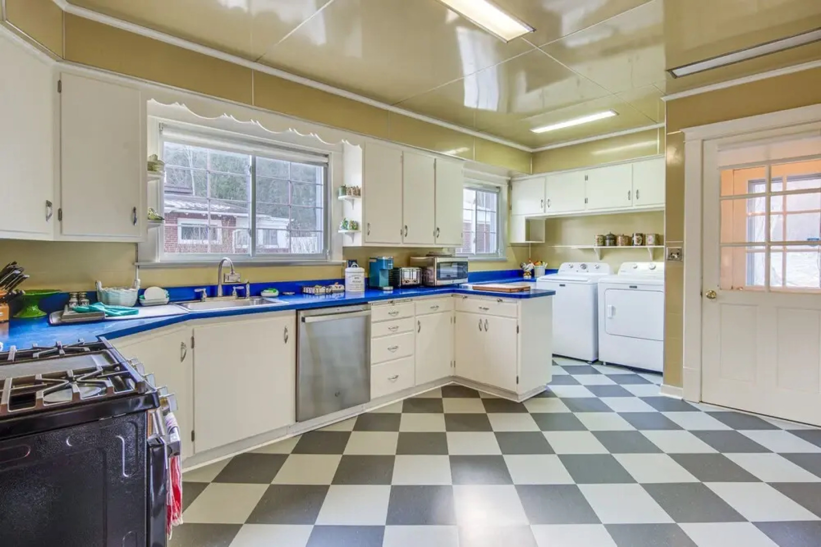 Charming & Spacious Olean Home w/ 2 Fireplaces