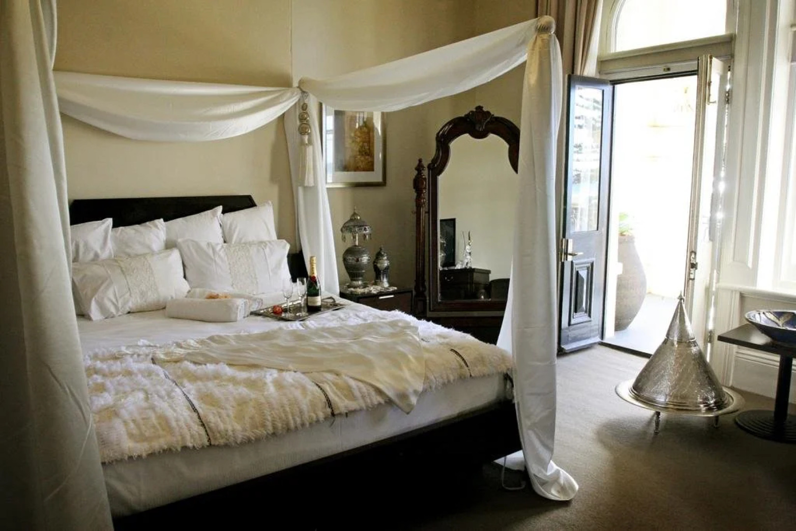 Largs Pier Hotel Motel