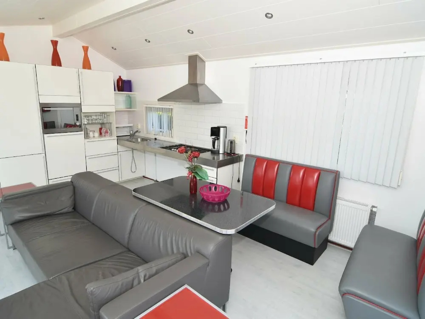 Adapted Chalet With Dishwasher, 3.5km From the sea in Egmond