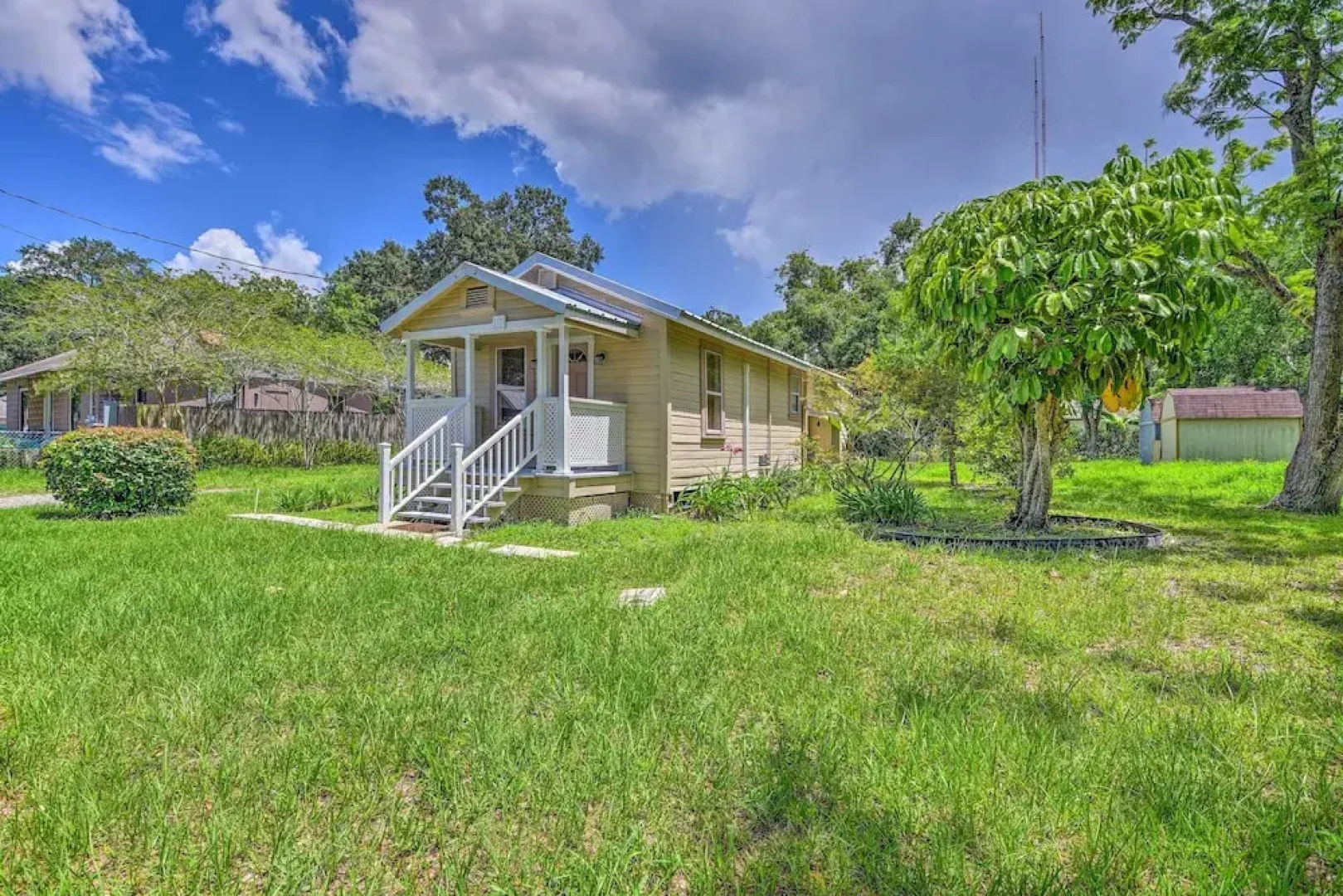 16 Mi to Disney: Cottage w/ Deck in Winter Garden