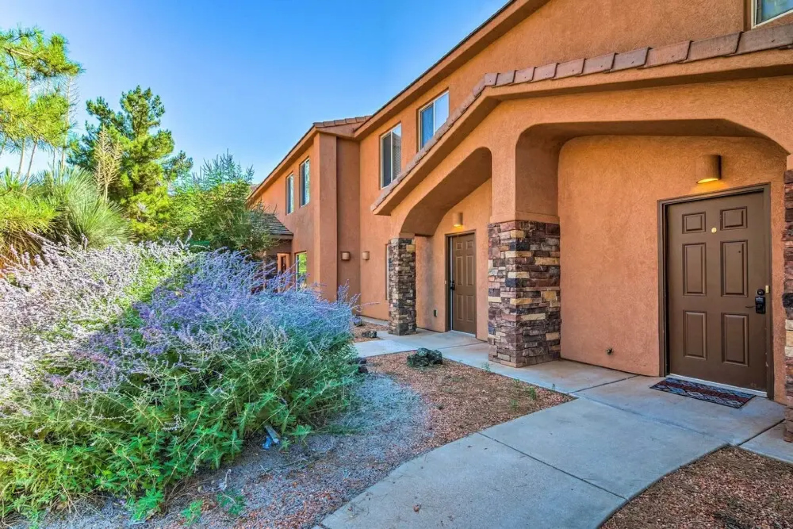Updated Townhome w/ Patio & Red Rock Views!