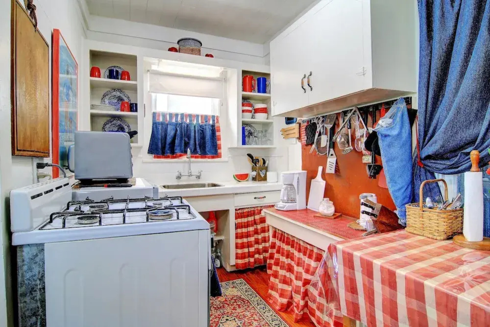 Joys Beach 1 Bedroom Cottage by RedAwning