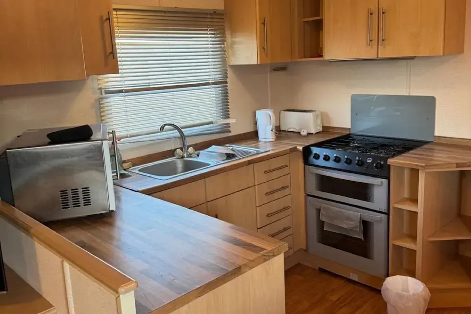 Seaside Bliss Retreat in Heart of Isle of Sheppy