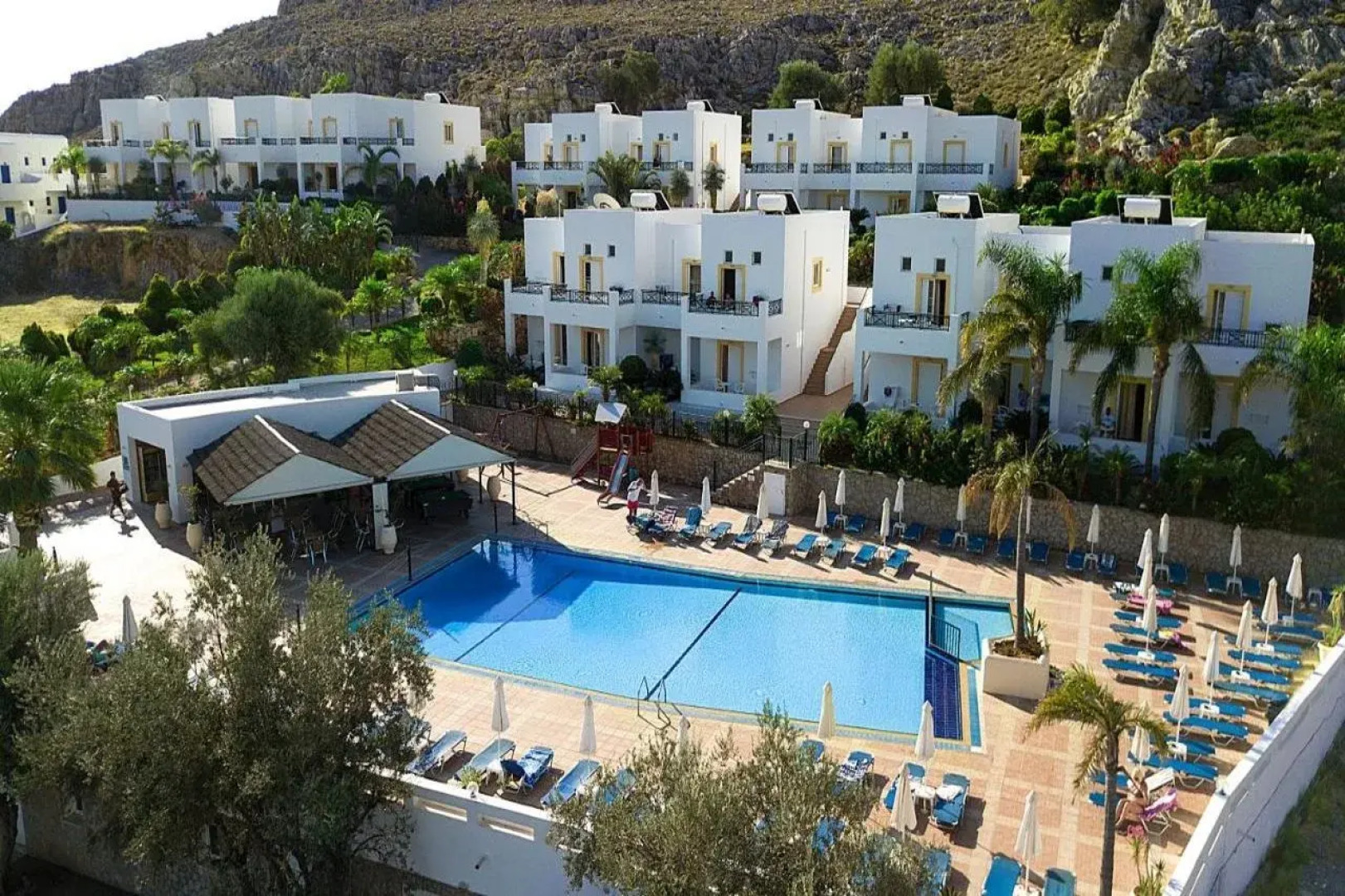 Lambis Studios & Apartments