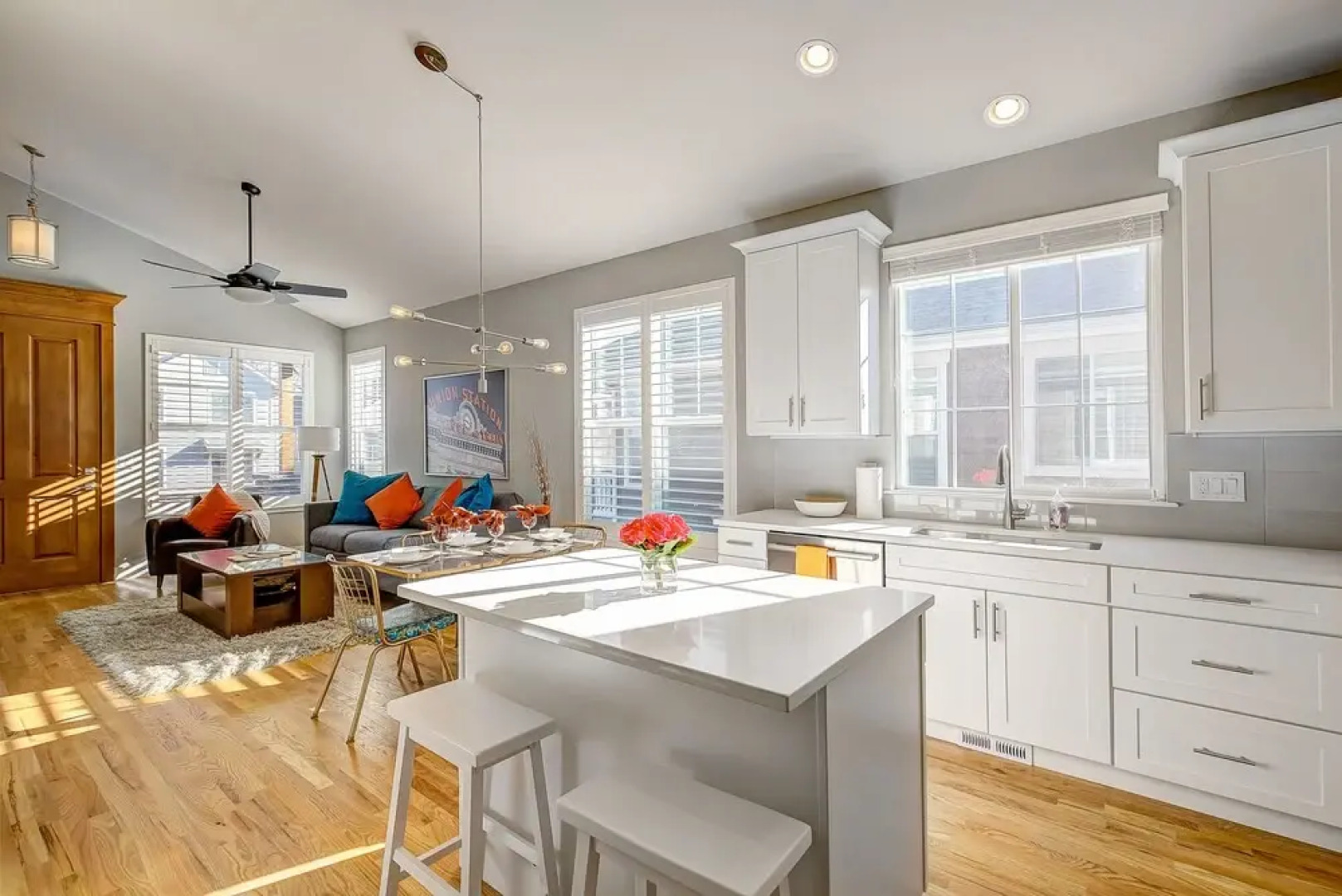 Beautiful New Denver Home! Sleeps 12!