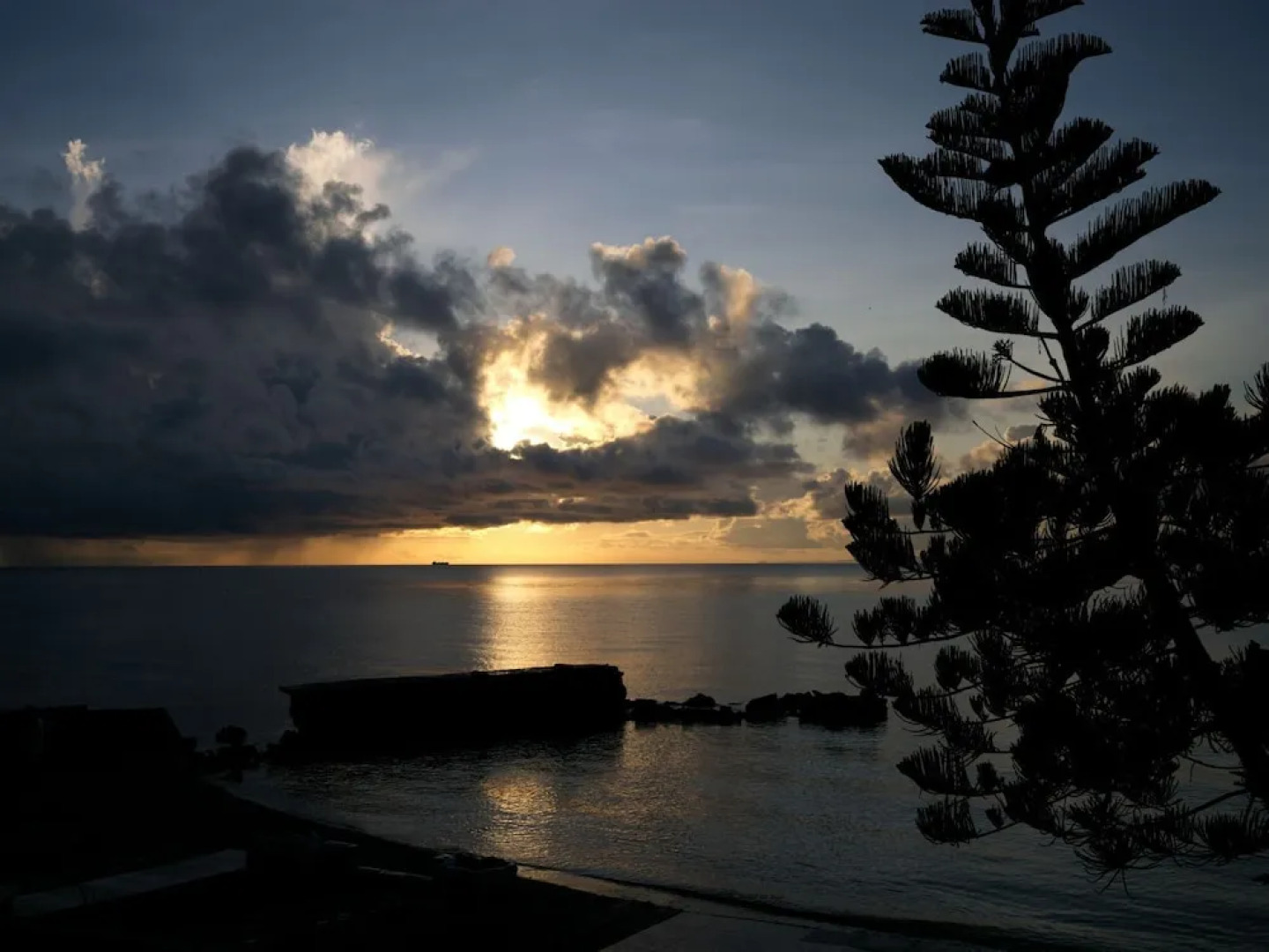 Las Flores Country & Beachside Hotel