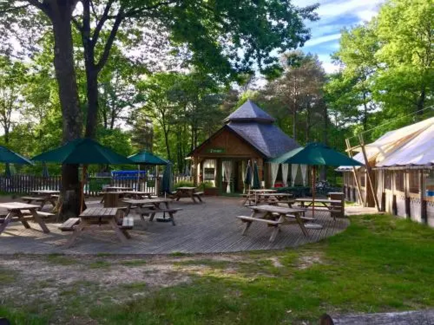 Camping Huttopia Lac De Sille