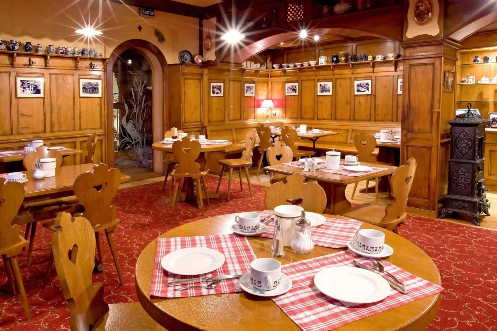 Logis Hôtel Restaurant La Charrue