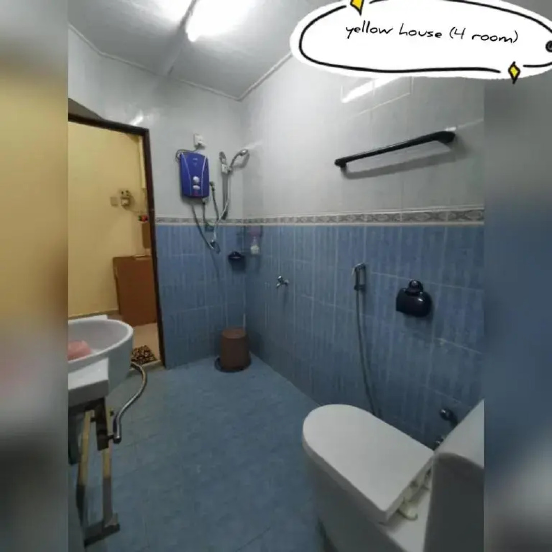 Pandai dickson Banglow white & yellow house