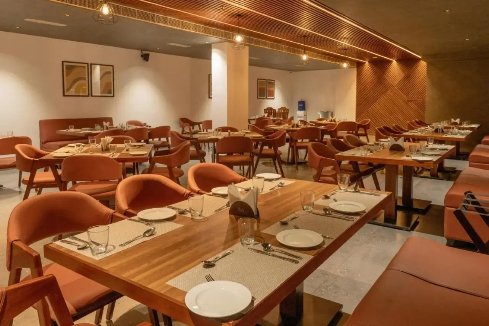 OYO Premium East Nada