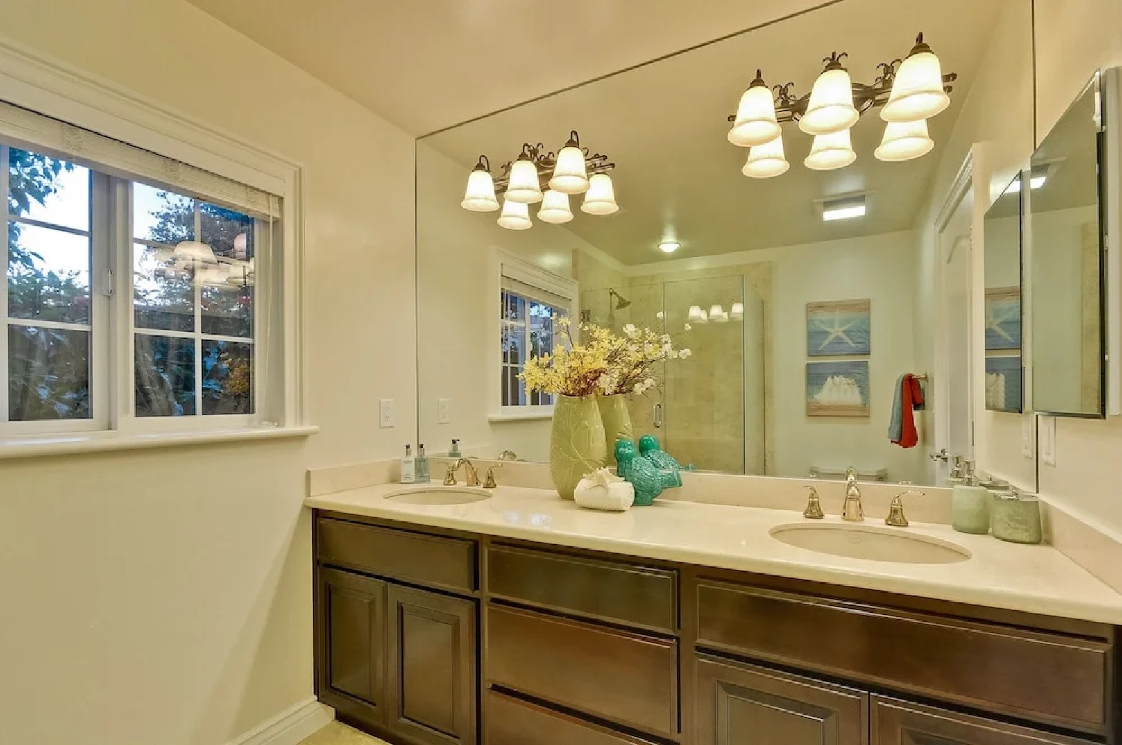 Private Luxury Guest House/ Suite / Executive 1 Bedroom Apts