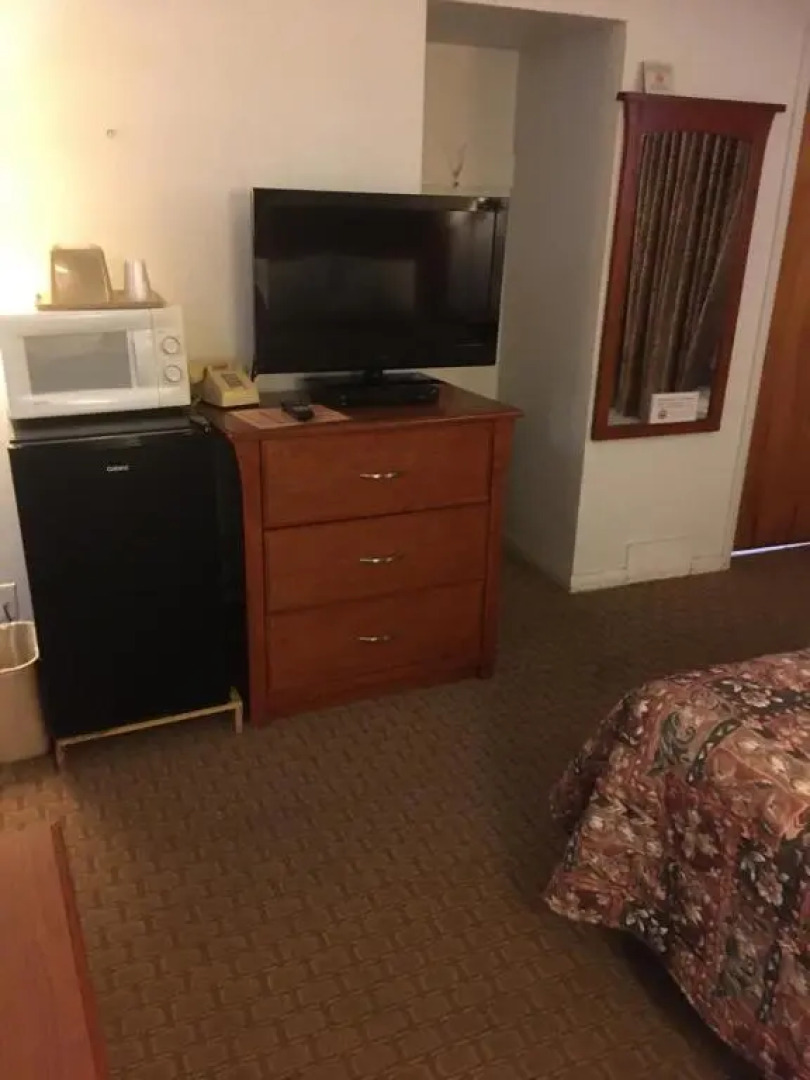 Budget Host Moon Mist Motel