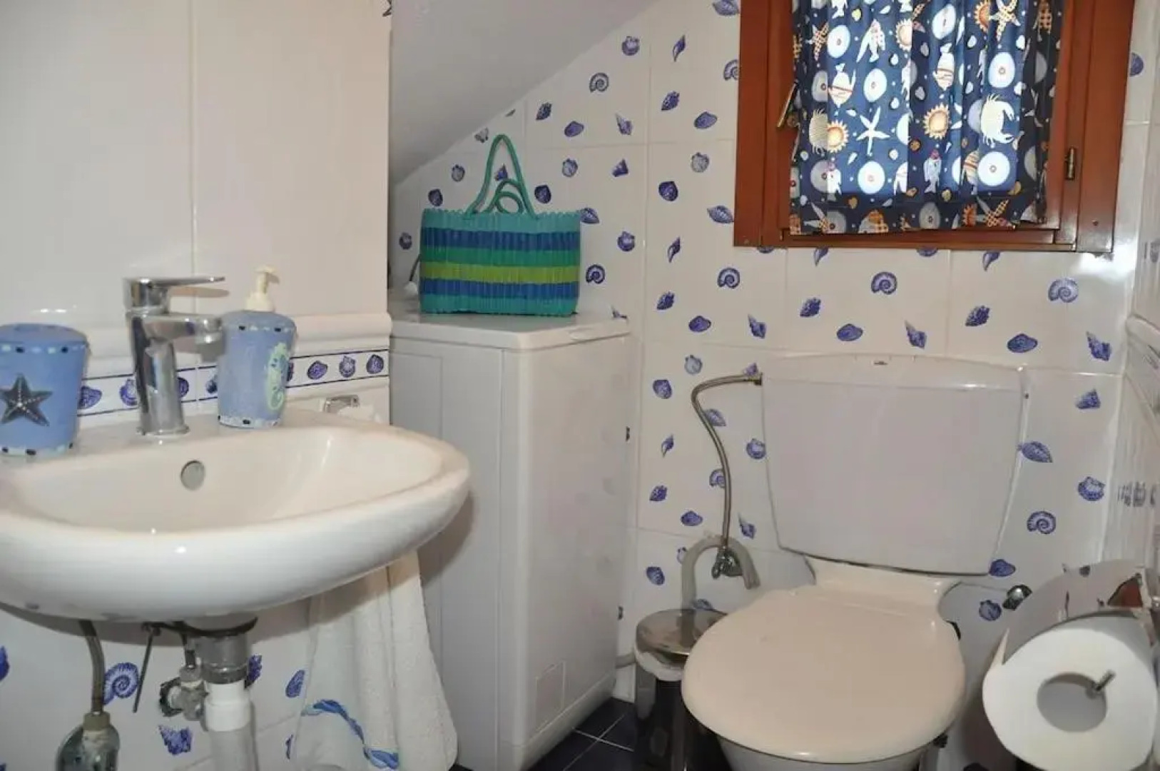 Yades elegant villa 2 minutes away from the beach