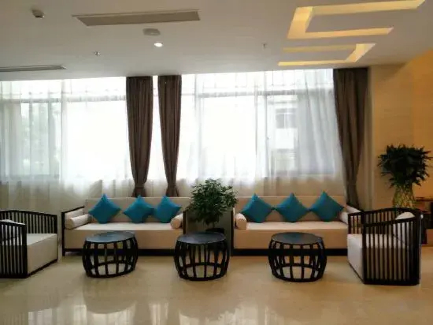 Dong Fang Ying Bin Hotel