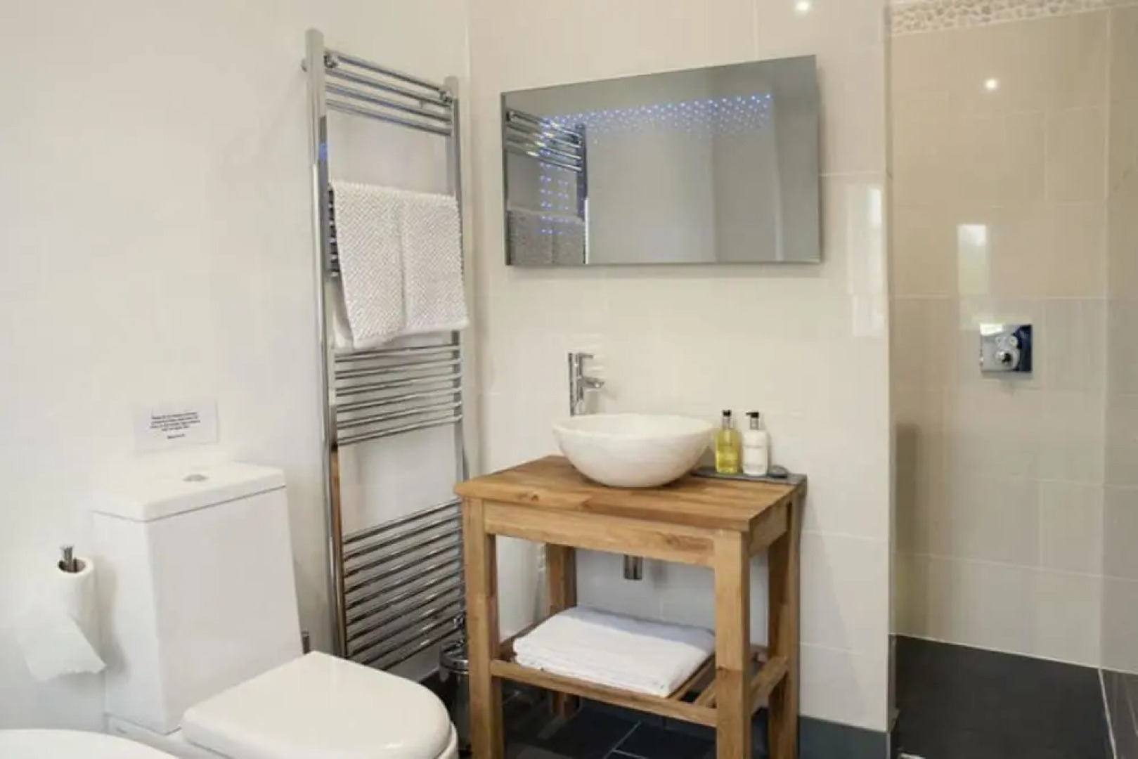 Superb detached Grade II conversion of an original Apple Mill with hot tub & FREE membership to nearby Leisure Club