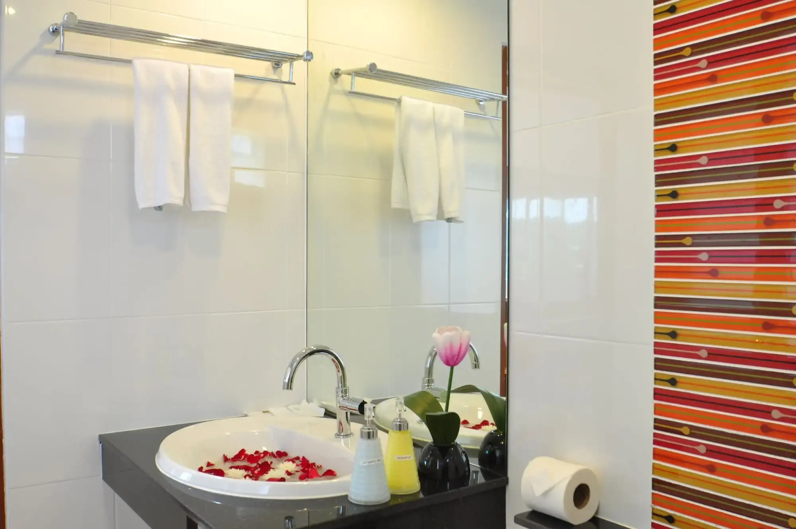 Green Harbor Hotel & Service Apartment