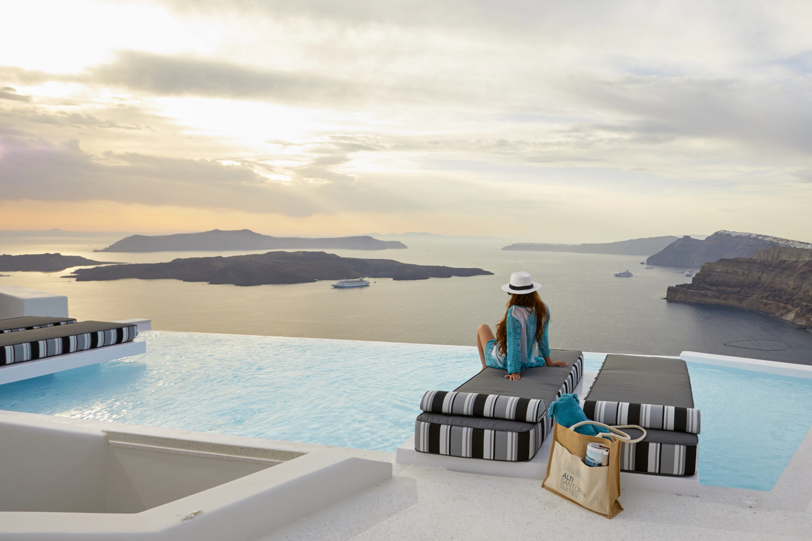 Alti Santorini Suites