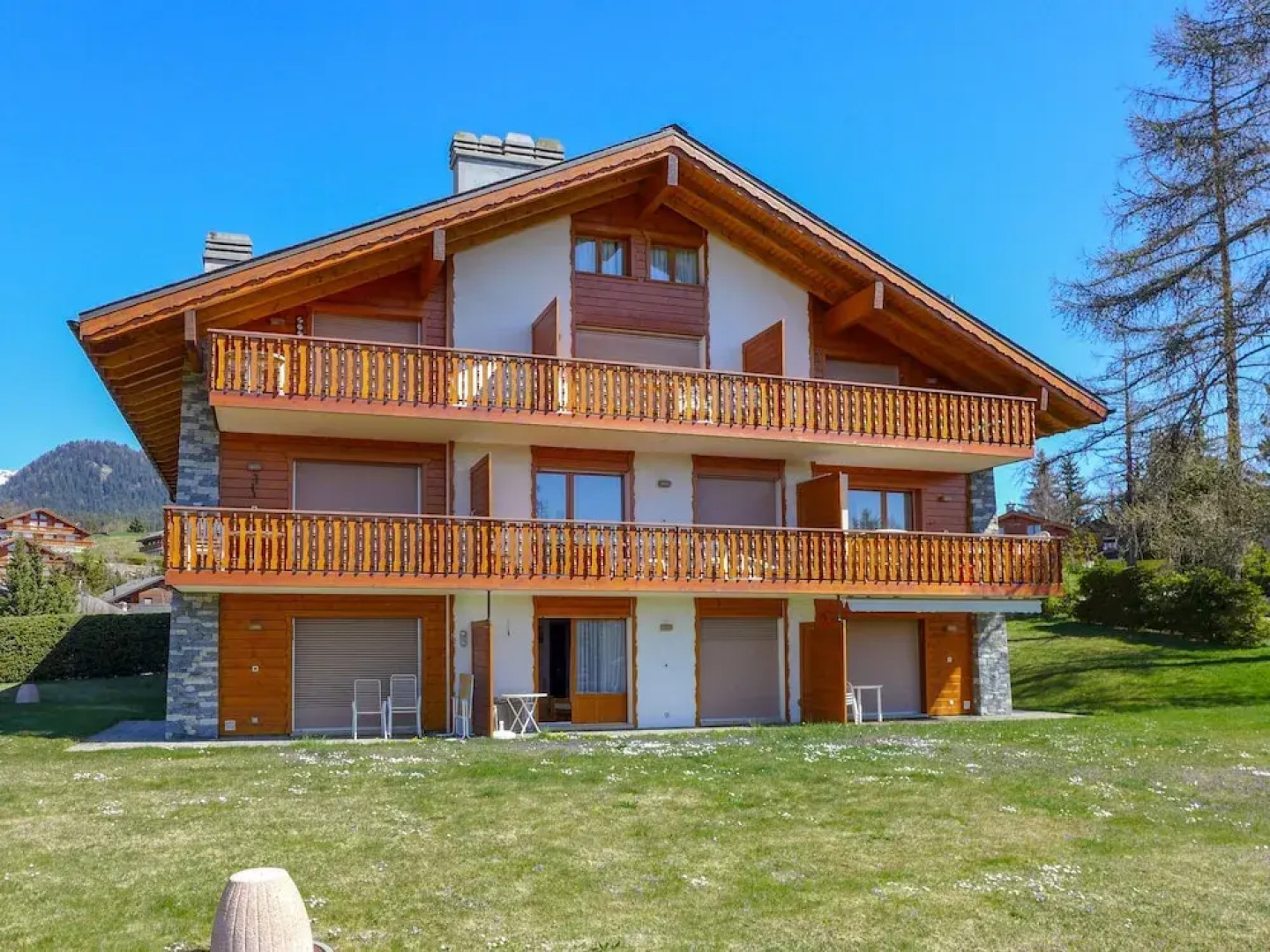 Santa Barbara Lens in Lens