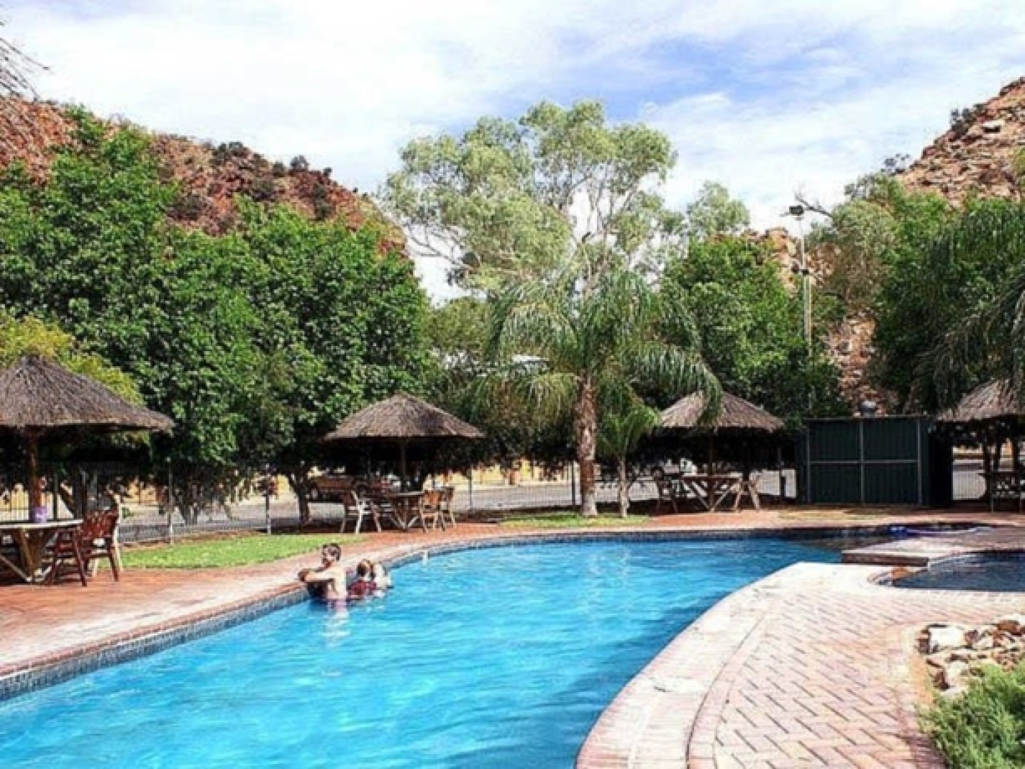 Heavitree Gap Outback Lodge