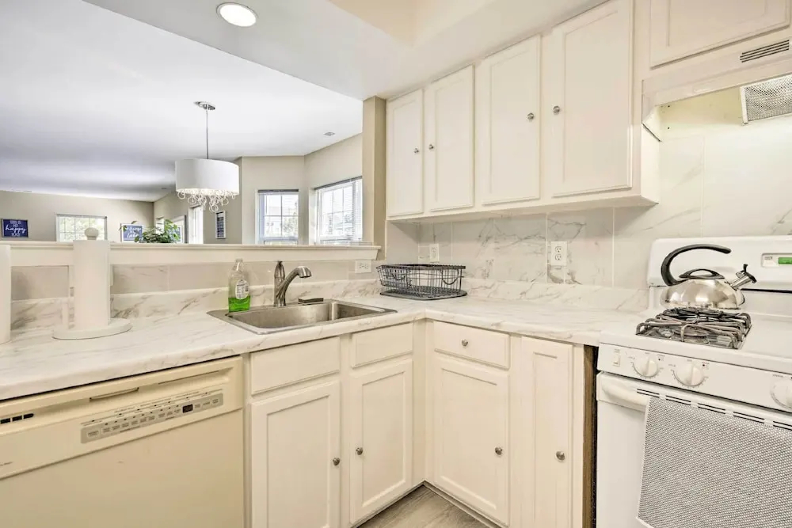1 Mi to Beach & Casinos: Home in Atlantic City!