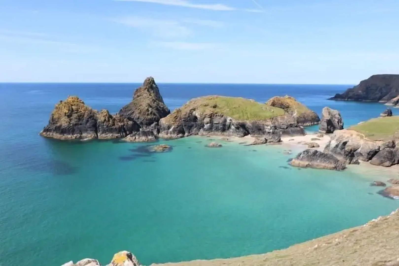 Kitty Unique 60s Caravan set in Pretty Garden