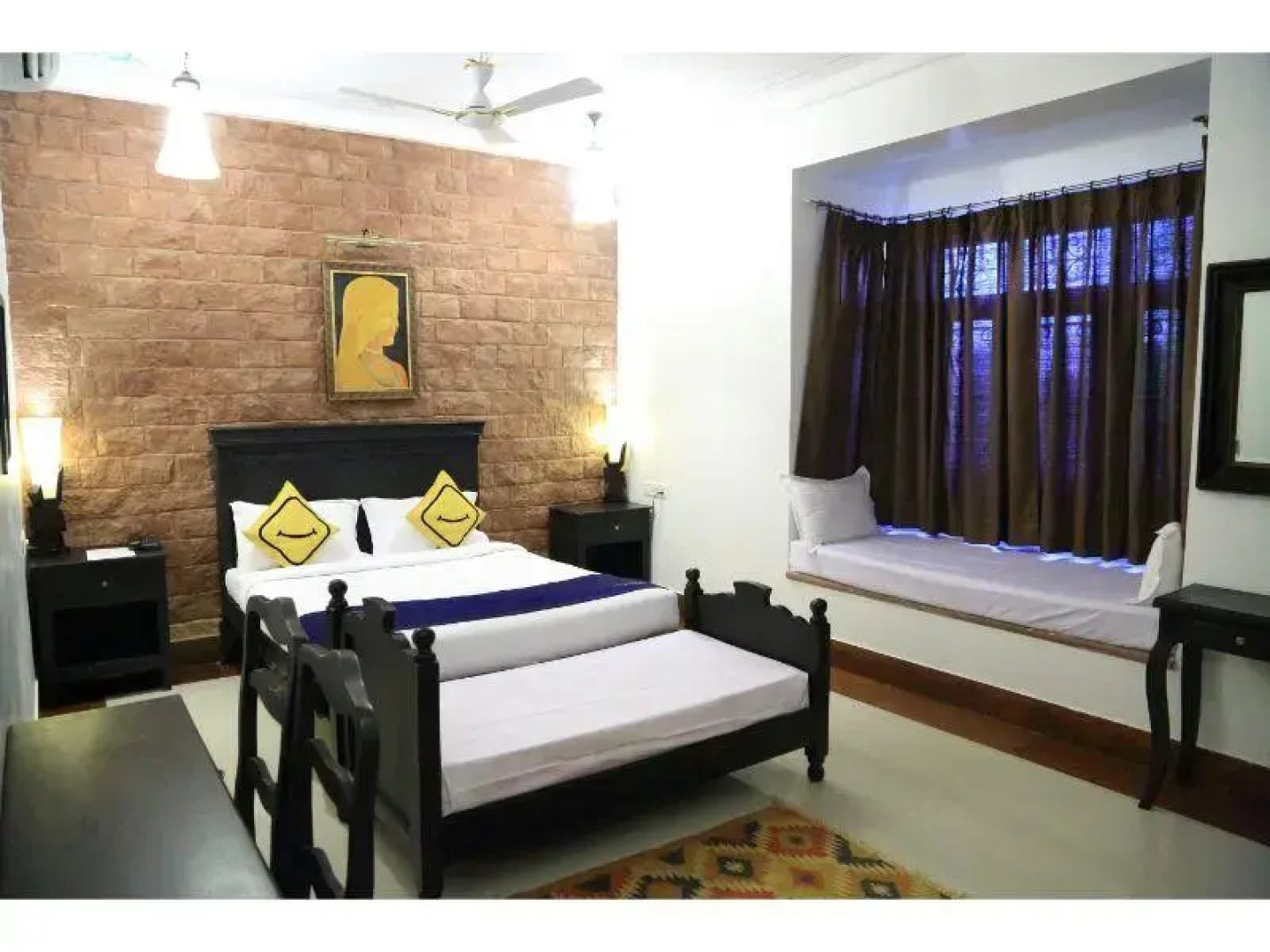 Vista Rooms at Jhanwar Road