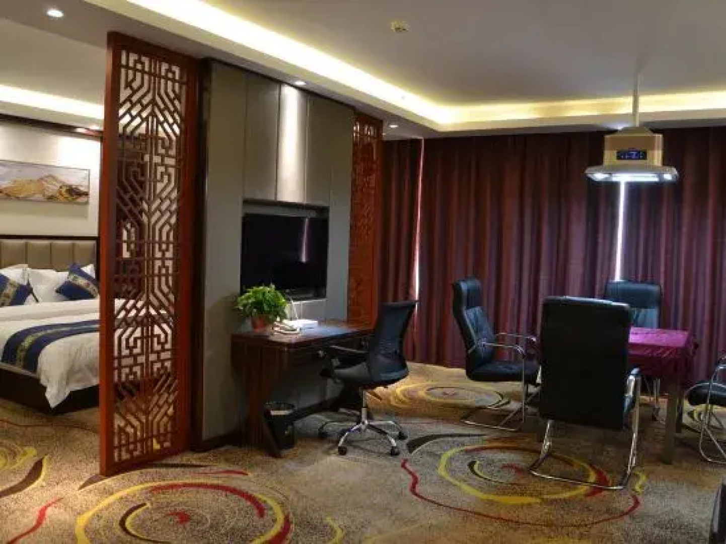 Heide Business Hotel, Ongniut Banner