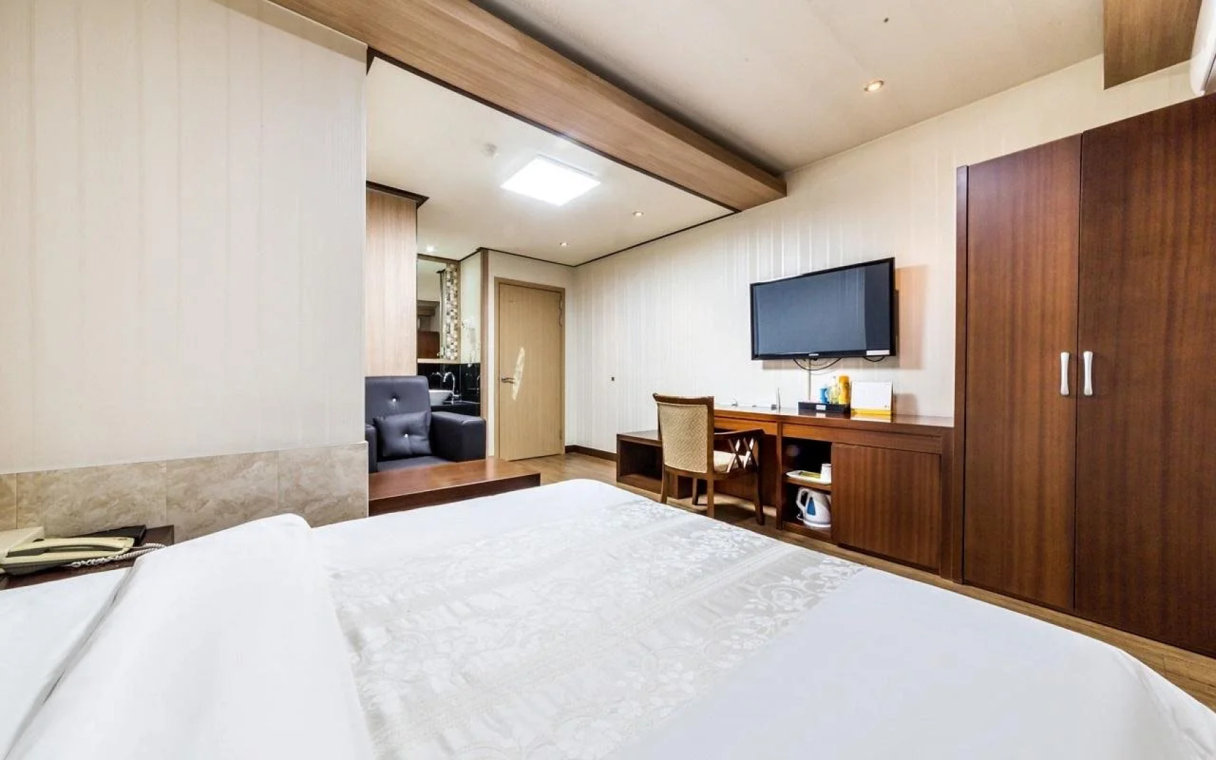 Brown Dot Hotel - Suwon City Hall