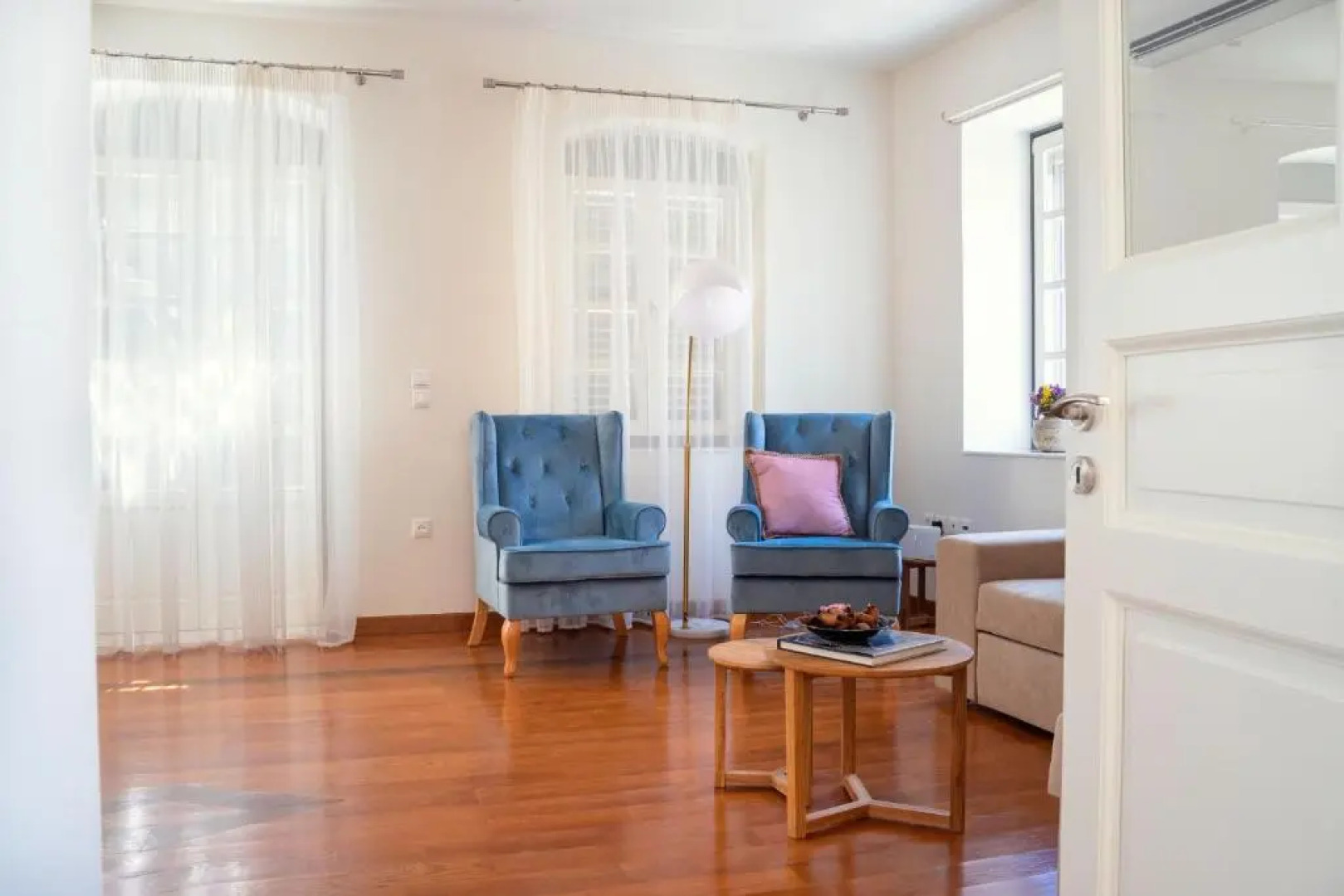 Naias Aegina, Sea-front apartment 95 sqm