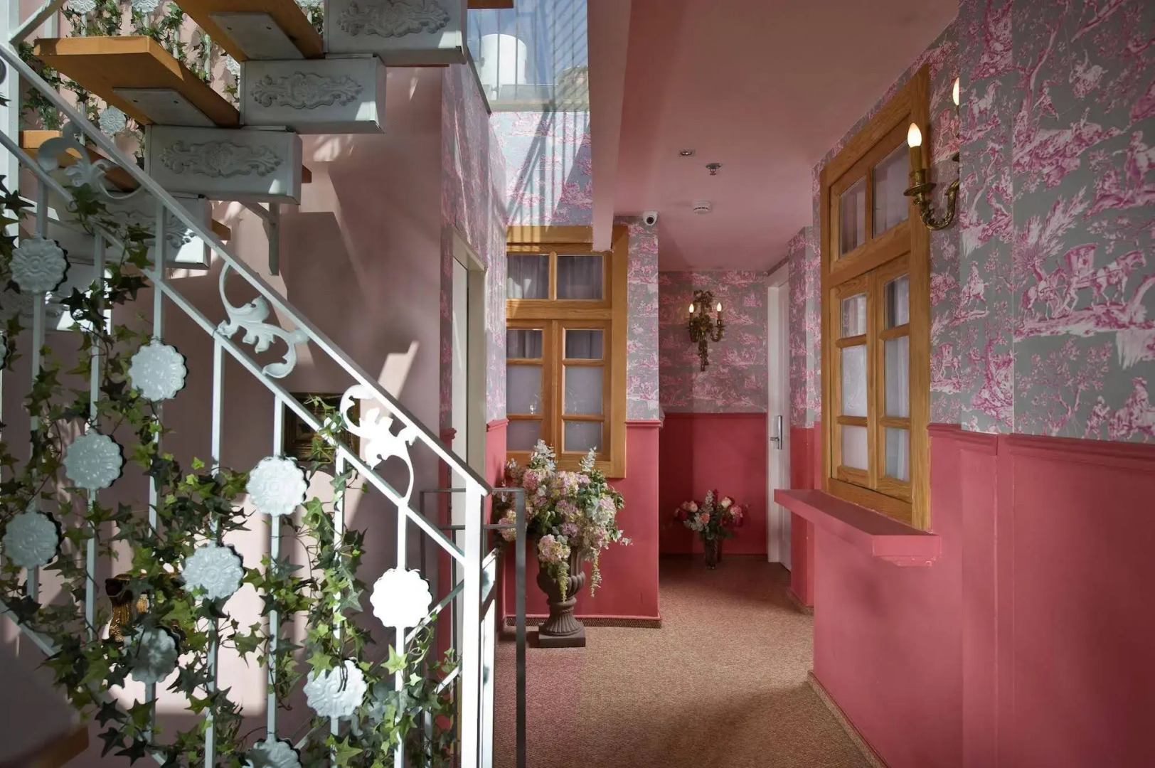 The Elliot - Adults only