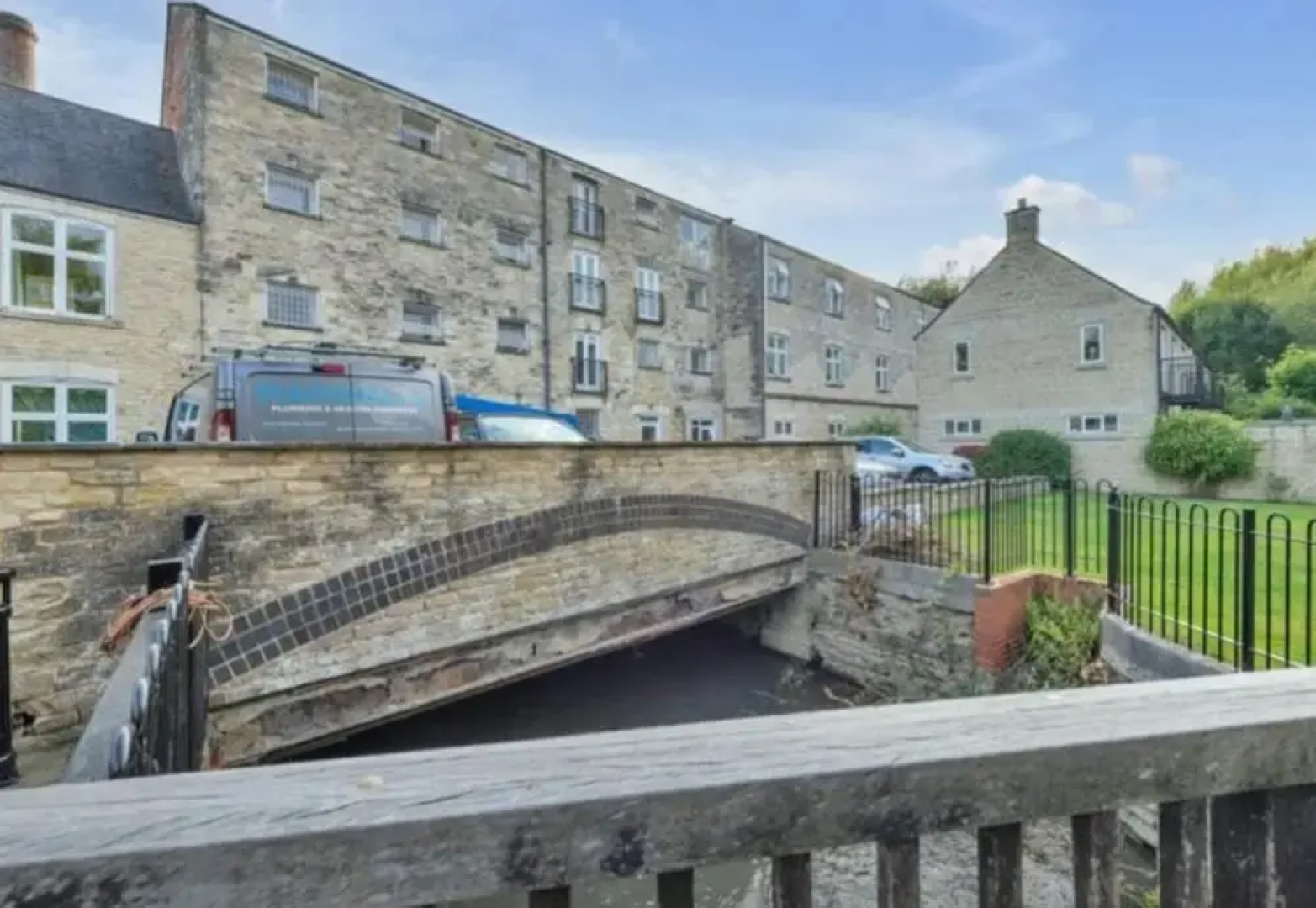 Executive Apartment, Woodford Mill, Witney