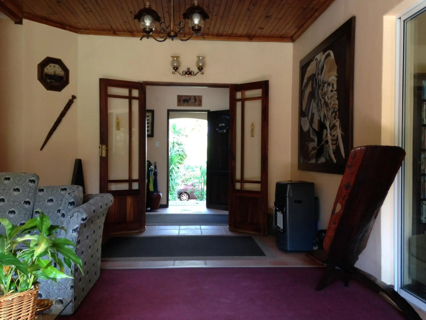 Ipe Tombe Guest Lodge