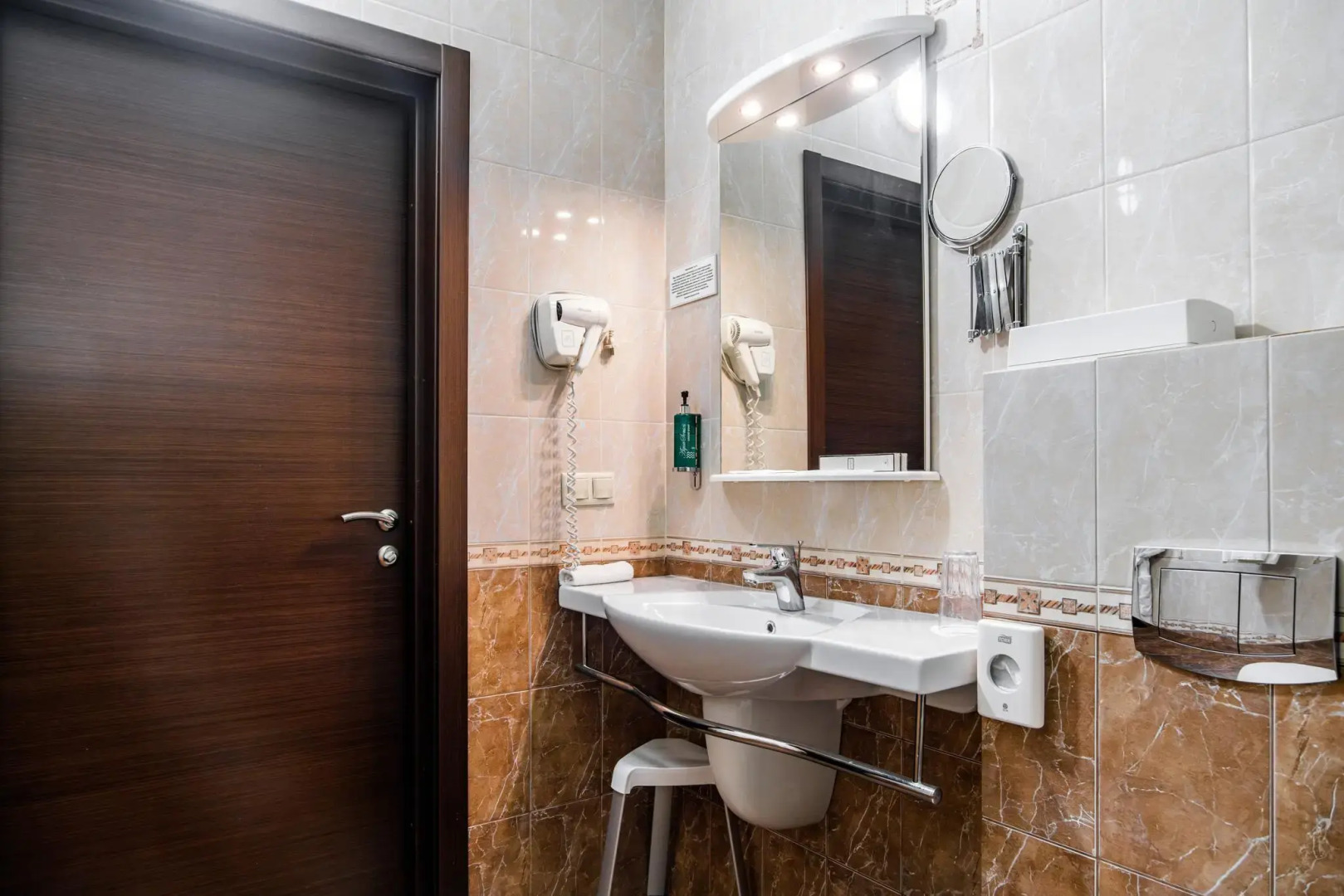 Отель Green Hall