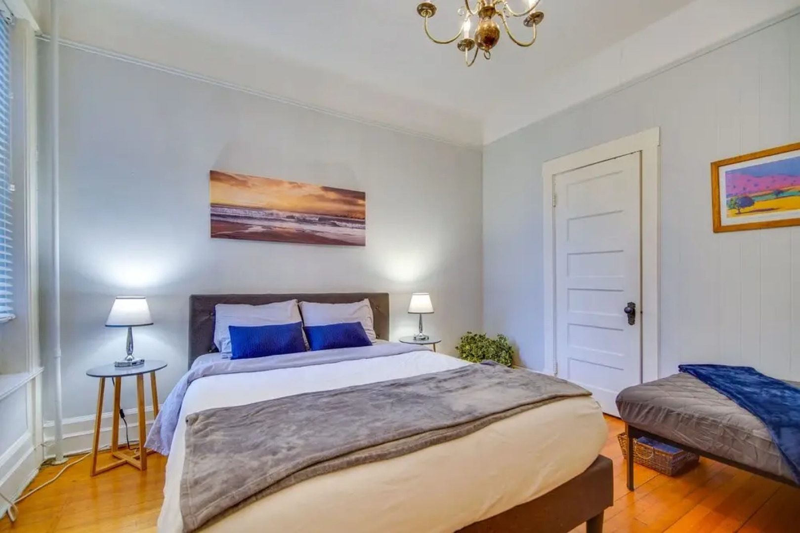 Historic Townhome in Oak Park w/ Backyard!