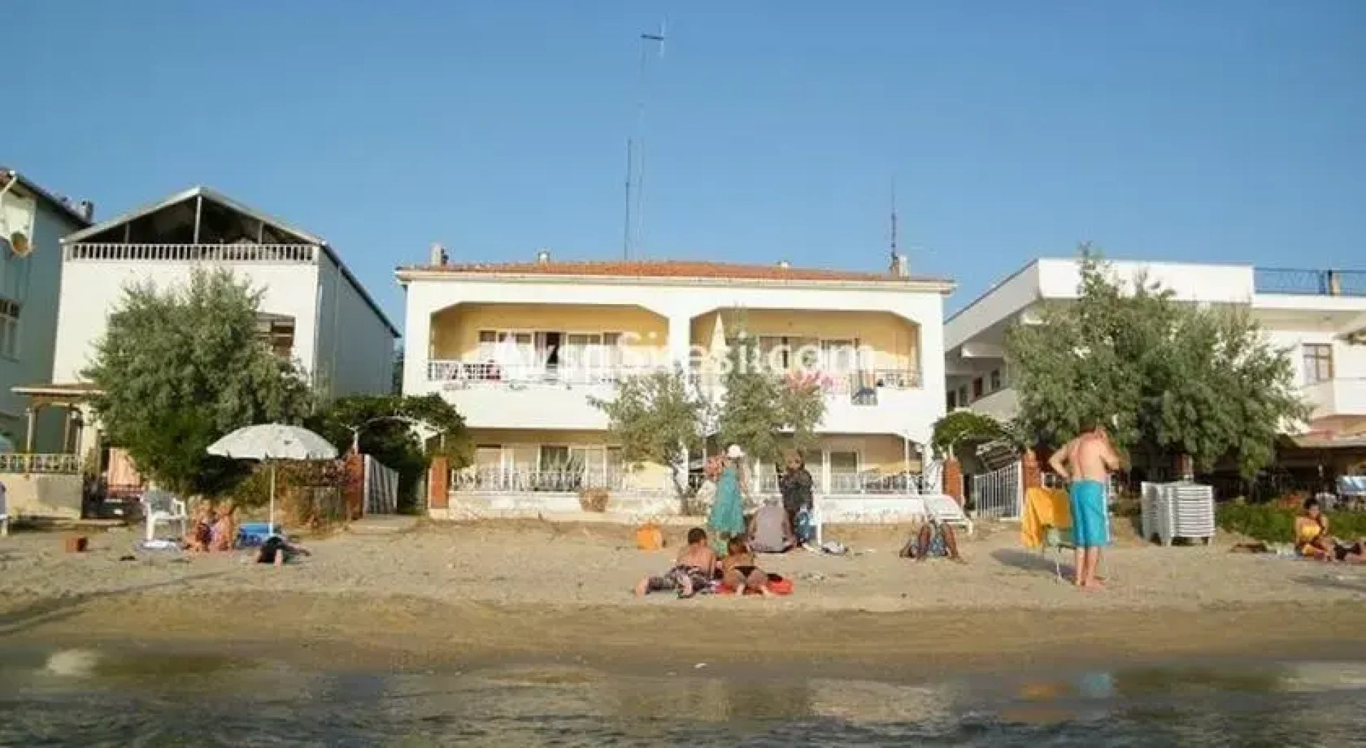 Gunes Yali