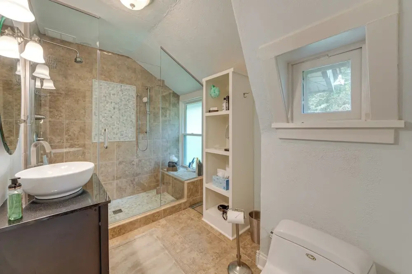 Lake Geneva Family Gem w/ Fenced Dog Run!