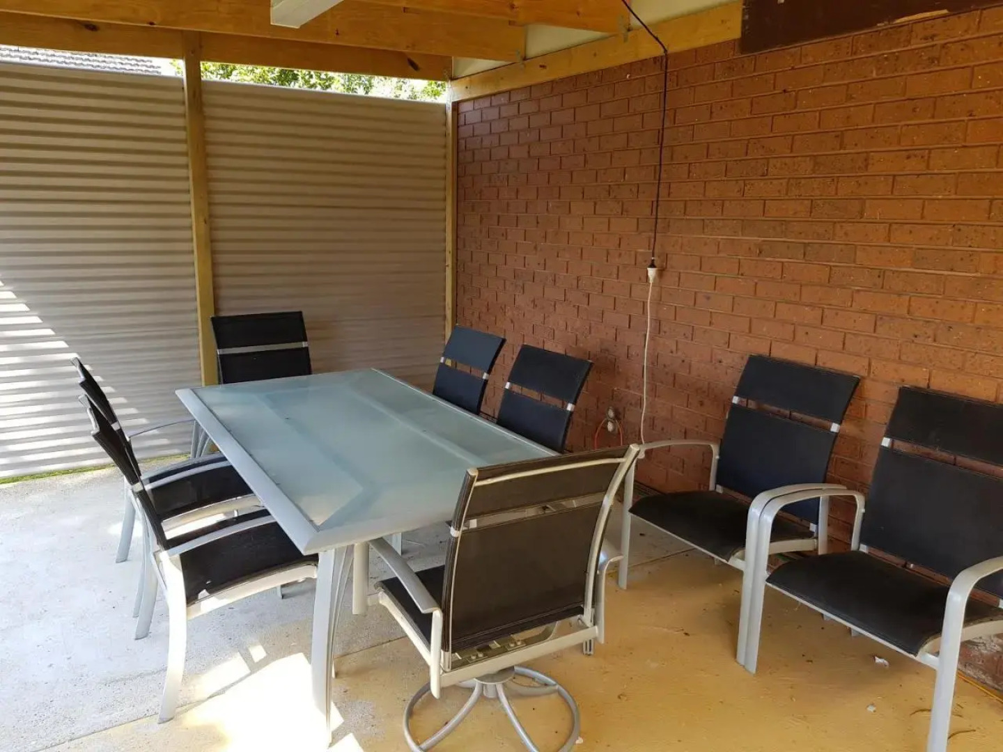 Portarlington beach shack 50 metres to the water