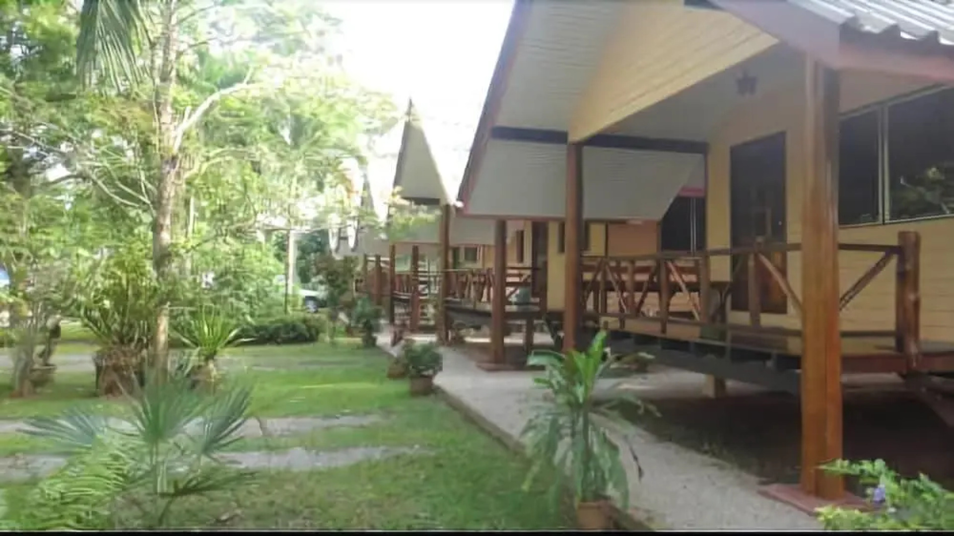 Baan Tai Rom Yen Resort