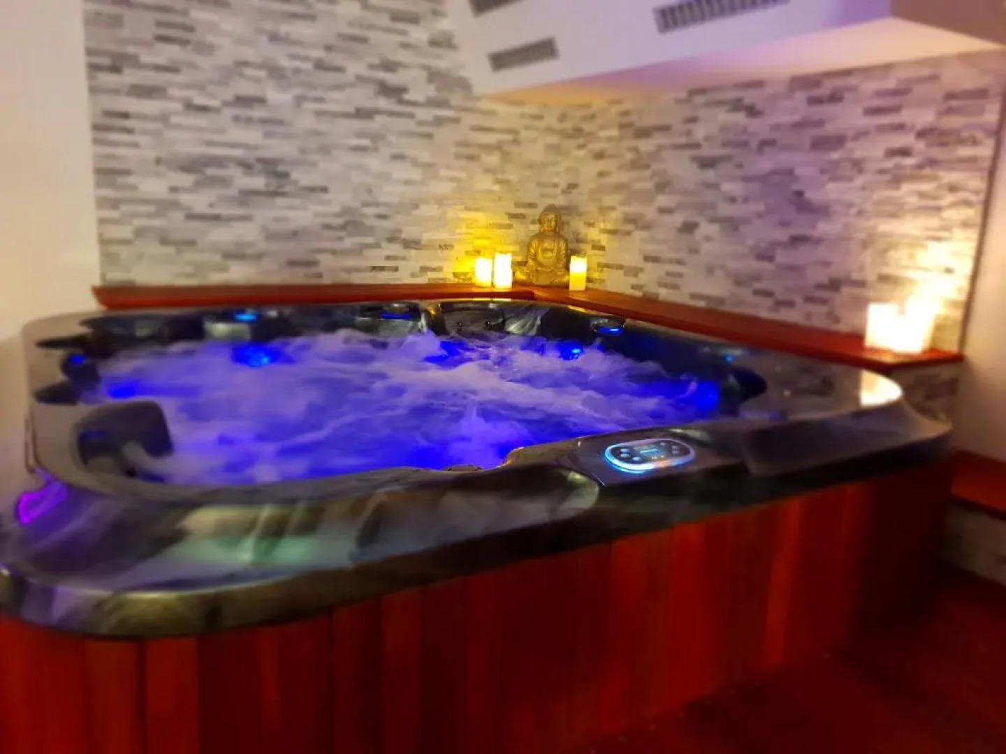Suite room jacuzzi sauna privatif illimité Clisson