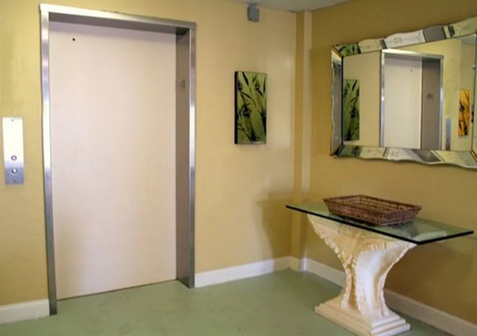 Palms of Treasure Island