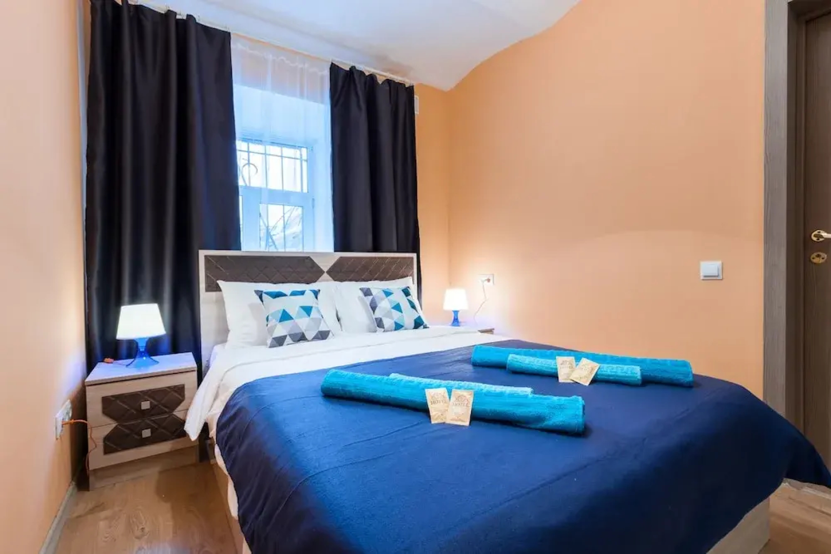 Mini-hotel 12 stuliev