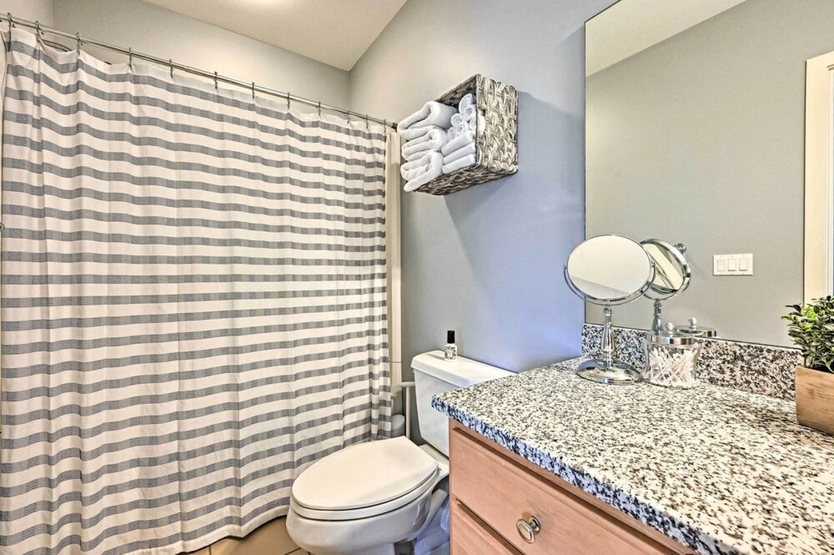 Bright Condo w/ Community Perks: Near Ski Quechee!