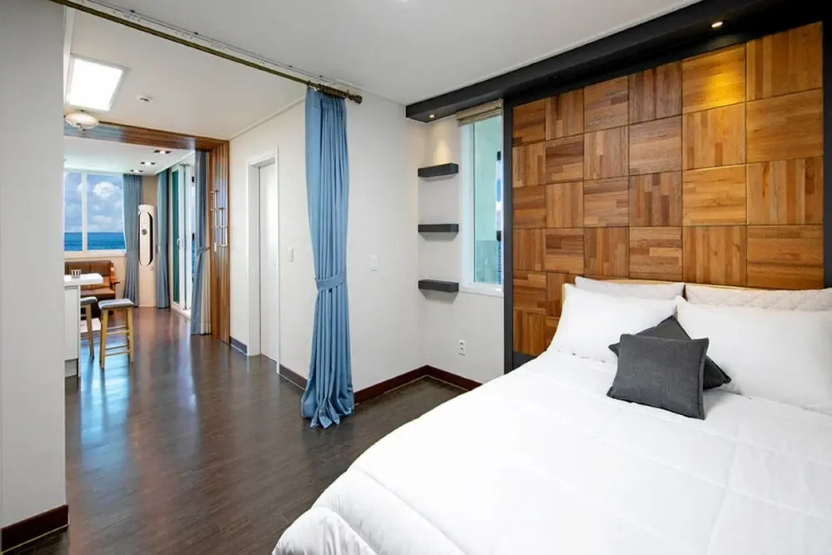 Pohang Couple Stone Pension